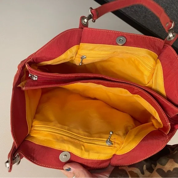 Baggalini Hampton Shoulder Bag - Picture 4 of 6